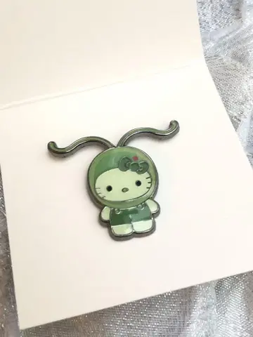 만박 일본관 헬로키티 해조 핀 배지 Algae x Hello Kitty