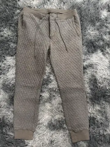 BEAMS 퀼팅 스웨트 팬츠 그레이