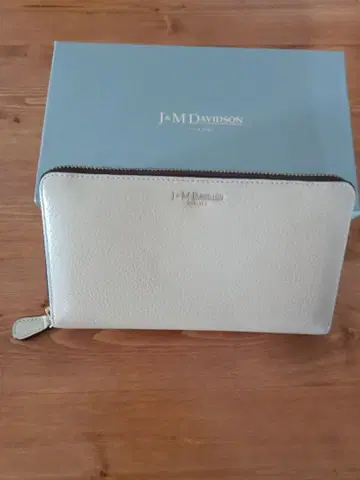 J&M DAVIDSON 아이보리 장지갑