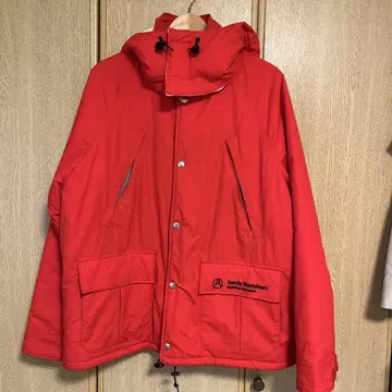 마운틴 리서치 후드 부착 다운 자켓 레드