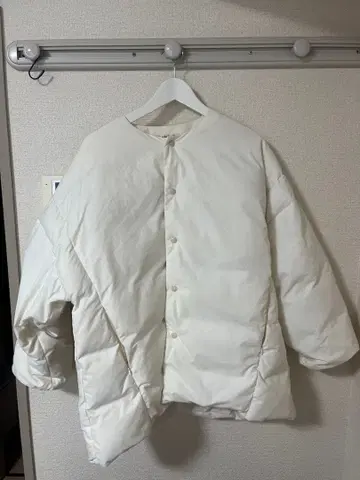화이트 다운 자켓 MOUSSY