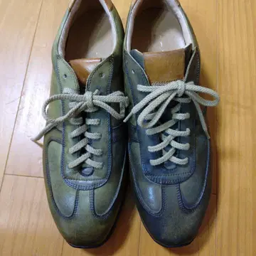 가죽 그린 계열 캐주얼 스니커즈