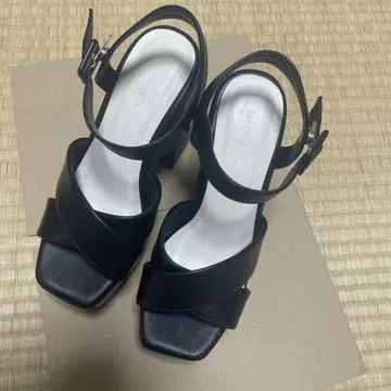 볼륨감 있는 샌들 S 사이즈 ESPERANZA