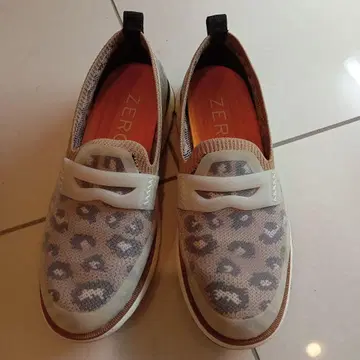 콜한 레오파드 무늬 로퍼 22.5cm