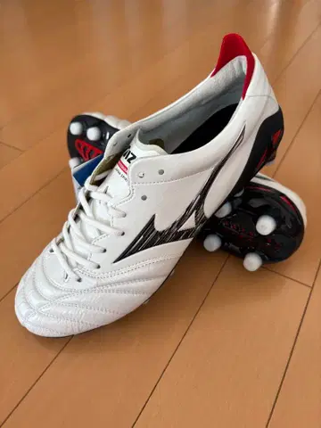 모렐리아 네오 4 JAPAN 왼발 25.0cm 오른발 25.5cm