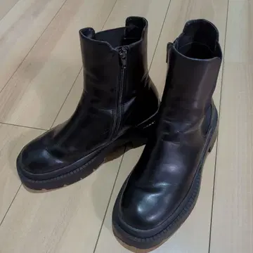 블랙 가죽 사이드 고어 부츠