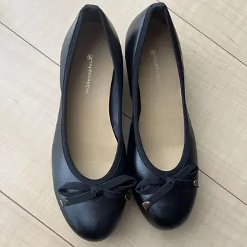 리본 포함 블랙 플랫슈즈