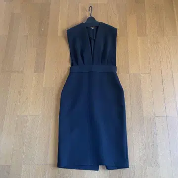 블랙 V넥 타이트핏 드레스