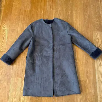 여성용 차콜 그레이 무스탕 코트 M 사이즈