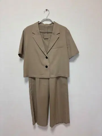 베이지 숏 슬리브 셋업