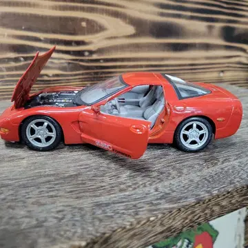 빨간색 콜벳 모델카