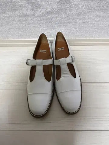 [ 시착만 한 상품 ] APOM T 스트랩 슈즈 화이트