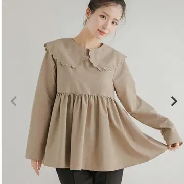 핏모어 스캘럽 칼라 페플럼 롱 슬리브 블라우스