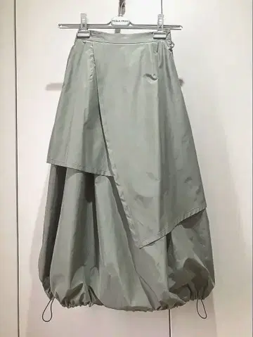 LUGIVA 형상 기억 타프타 벌룬 롱 스커트 올리브