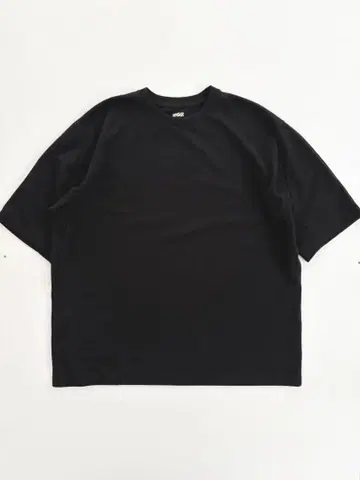 is-ness / RAGLAN SLEEVE T-SHIRT