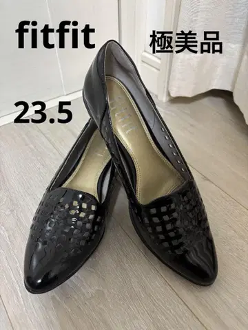 새상품급 fitfit 가죽 컷워크 펌프스 (에나멜 블랙) 23.5cm