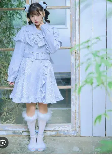 Ank Rouge 케이프 프릴 트렌치코트 스카이블루