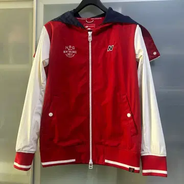 New Balance 후드 부착 자켓 레드 가격 인하