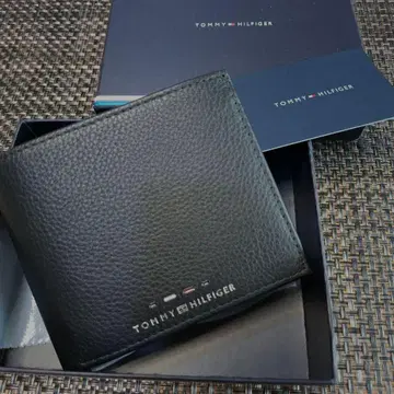 새상품, 미사용 TOMMY HILFIGER 블랙 접이식 지갑