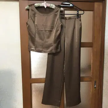 [ 로페 ] 브라운 셋업 팬츠와 상의