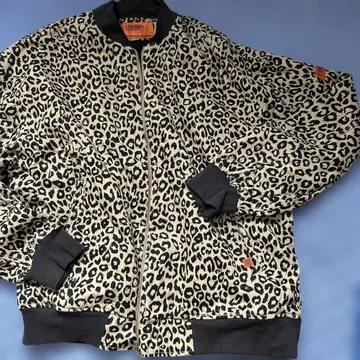UNIVERSAL OVERALL 레오파드 점퍼