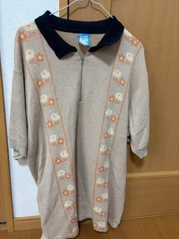 BLESS YOU ALL 베이지 꽃무늬 니트 피케 셔츠