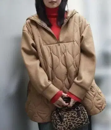 이소재 절개 충전솜 퀼팅 풀오버