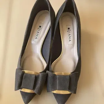 [ 새상품급 ] Diana 그레이 리본 포함 펌프스 22cm