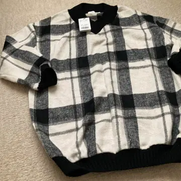 미사용 새상품 세실 맥비 체크 무늬 V넥 스웨터