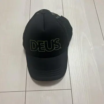 DEUS 블랙 트래커 캡