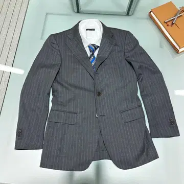 새상품급 투모로우랜드 그레이 스트라이프 자켓 M