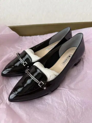 다이애나 블랙 스틸레토 로퍼 NJ 42176