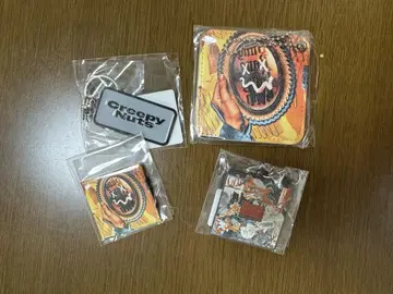 CreepyNuts 굿즈 (키링, 거울, 캔뱃지)