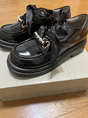 MAJESTIC LEGON 블랙 로퍼