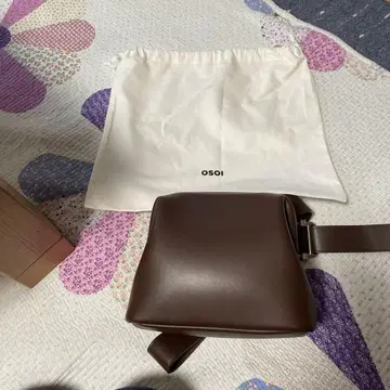OSOI 브라운 숄더백