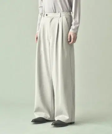 [ 거의 미사용 ] 2TUCK WIDE EASY PANTS