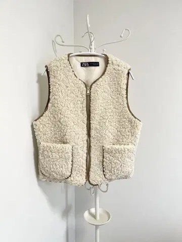 ZARA 미사용 보아 집업 베스트 크림색