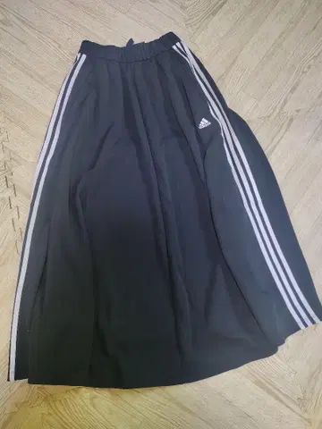 adidas 블랙 플레어 스커트 XS