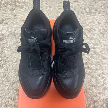 PUMA 블랙 스니커즈 통굽