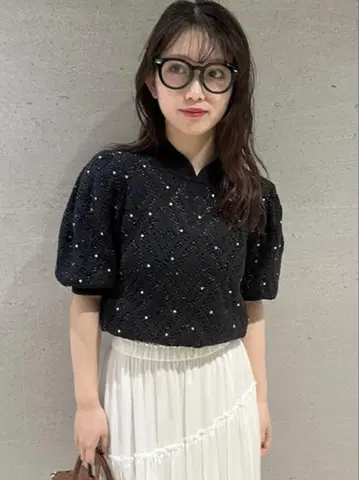 Lily Brown 하트 모티브 니트탑