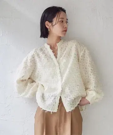 ur's 시어 프린지 자카드 스키퍼 블라우스