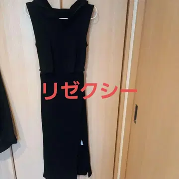 후드 부착 블랙 슬리브리스 롱 원피스