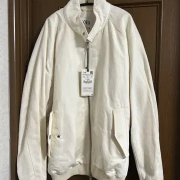 ZARA 화이트 점퍼