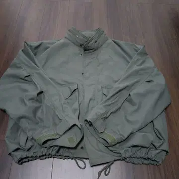 BEAMS 올리브 그린 점퍼 M 사이즈