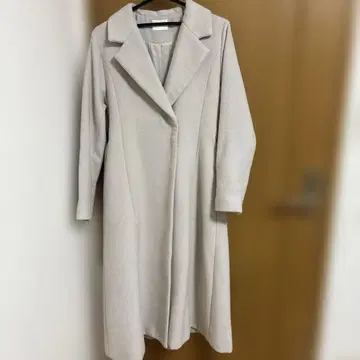 베이지 플리스 롱 코트 벨트 포함