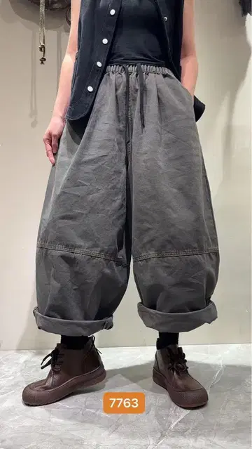코튼 소재 와이드 팬츠