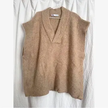 ZARA 베이지 슬리브리스 V넥 스웨터