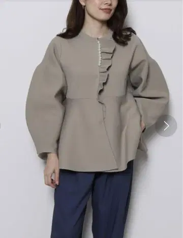 베로폰나 펄 프릴 페플럼 가디건
