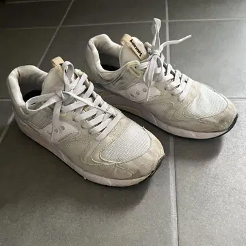 Saucony 러닝화 화이트/그레이