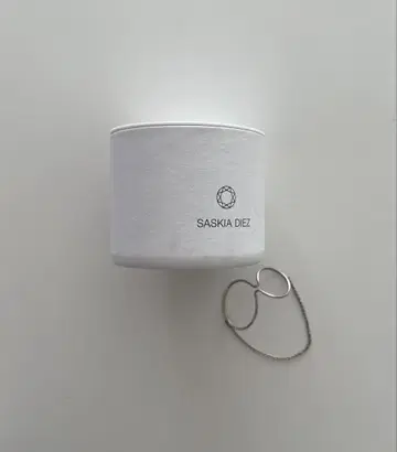 SASKIA DIEZ 실버 이어커프 체인 포함